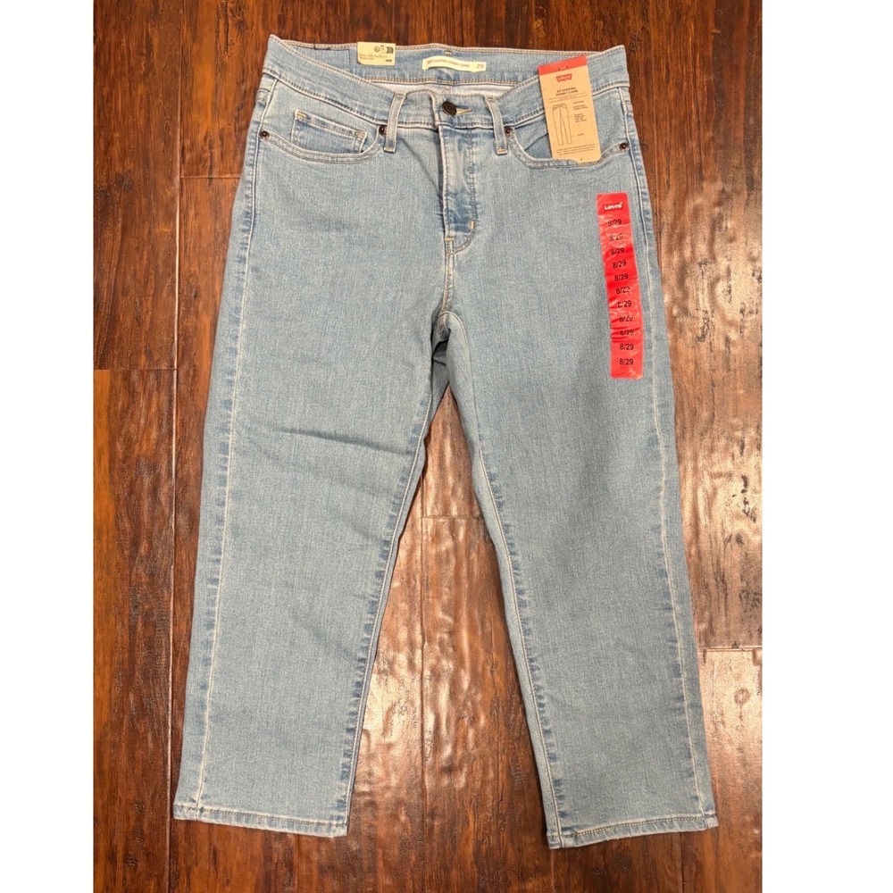 Levis size 8/29 311 Shaping Skinny Capri Women Light Wash Blue